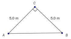 En trekant ABC der AB er lik 5,0 m og BC er lik 5,0 cm. Vinkelen C er en rett vinkel. 